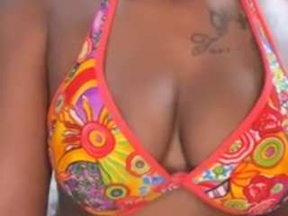 LieonEss live webcam show