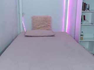 ari-rossee Live Webcam on CamSoda