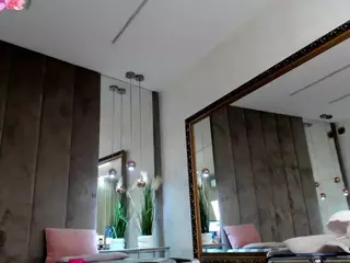 Spicy Kiss's Live Sex Cam Show