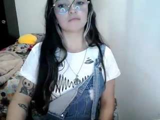 cameliasaenz's CamSoda show and profile