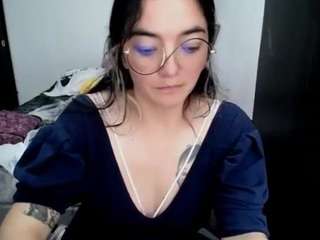 cameliasaenz's CamSoda show and profile