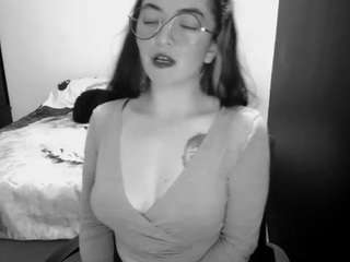 cameliasaenz's CamSoda show and profile