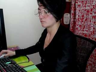 Cameliasaenz's cam show statistics and live stream