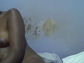 queen-sexxxy3's CamSoda show and profile