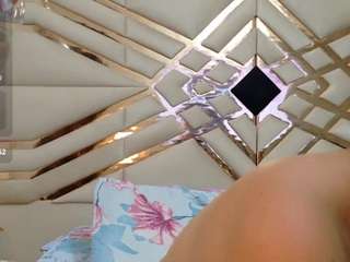 sluttyandmature webcam