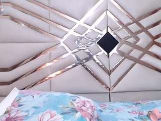 sluttyandmature webcam