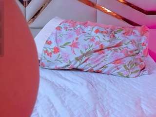 sluttyandmature live webcam show