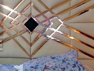 sluttyandmature's live room