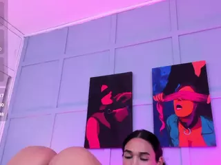 Bella's Live Sex Cam Show