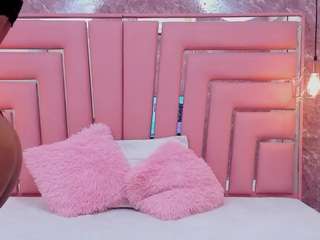 petiite-hot