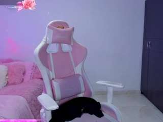 isa-diamond's CamSoda show and profile