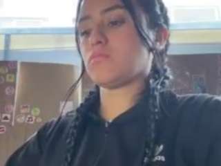 isa-diamond's CamSoda show and profile