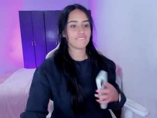 isa-diamond's CamSoda show and profile