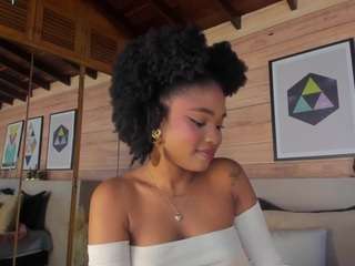 ariafoster's CamSoda show and profile