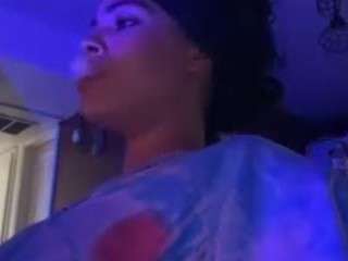 Live webcam model destinirahh on Soda Cams