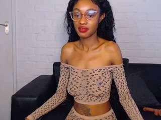 sexybellaa22 Live Webcam on CamSoda
