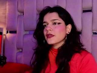 Ce modèle est en direct maintenant. valeriekay1