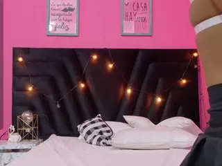 DonnaBeella's Live Sex Cam Show