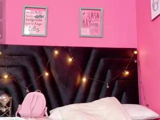 DonnaBeella's Live Sex Cam Show