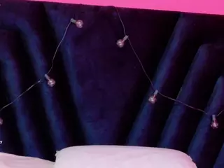 DonnaBeella's Live Sex Cam Show