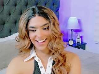 sweettcamila699's CamSoda show and profile