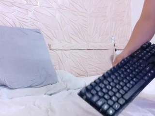 le modèle kinky-redhead18 est en webcam porno dans un show sur le site camsoda, il possède les tags suivants: anal,lovense,young adult,toys,tattoos,squirter,shaved pussy,red hair,natural,naked,ass,lush,mature,jerk-off-instruction,cowgirl,asshole,average,fingering,control,brown eyes