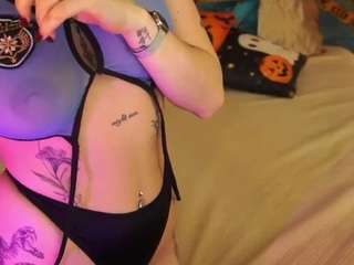 NikkiGoldSide