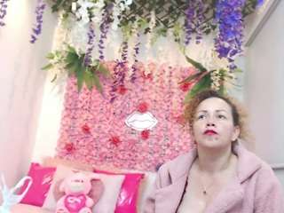blondesquirt webcam model