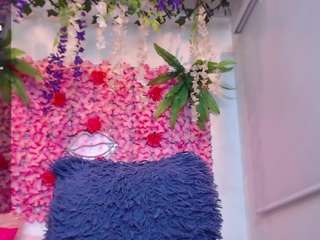 blondesquirt's CamSoda show and profile