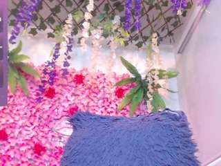 blondesquirt's CamSoda show and profile