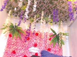 blondesquirt live webcam on Soda Cams