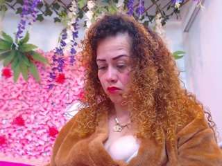 Ce modèle est en direct maintenant. blondesquirt