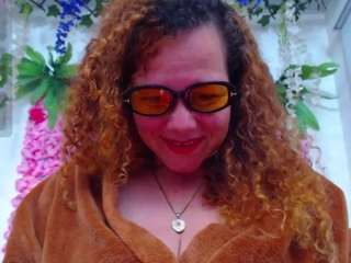 blondesquirt live cam preview