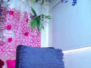 blondesquirt live cam preview