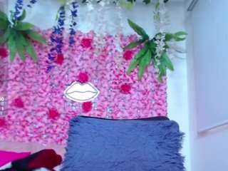 blondesquirt live cam preview