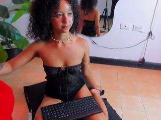 milanht Live Webcam on CamSoda