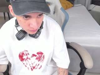 andrewclar from CamSoda is Freechat