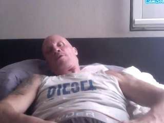Wolfgangjerker's cam show statistics and live stream