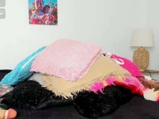 ebony-cutte's CamSoda show and profile