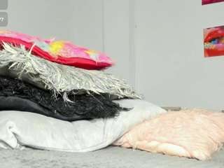 ebony-cutte's CamSoda show and profile