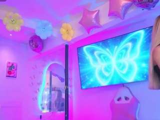 sweettlatinasx's CamSoda show and profile