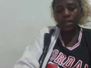 Live Sex Chat with Lavinah (@minahsmiles)