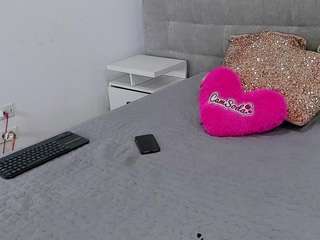 Live webcam model madelanecoote on Soda Cams