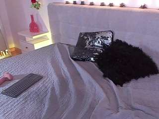 MadelaneCoote live cam