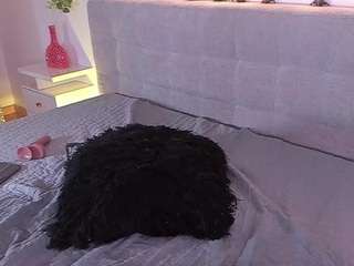 MadelaneCoote live cam