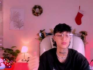 ravengreen's CamSoda show and profile