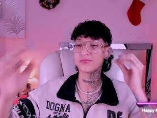 ravengreen's CamSoda show and profile