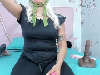 safiro-agata's CamSoda show and profile