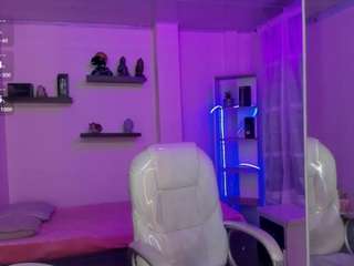eliie-ruizz's CamSoda show and profile