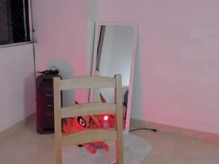 littledanni's CamSoda show and profile